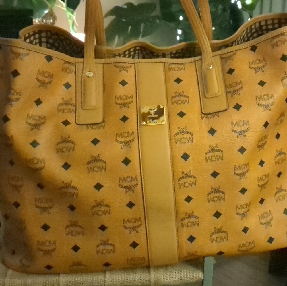 🧡🧡MCM Extra LARGE Monogram Tan Designer Tote Bag W/ Duster..